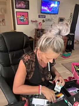 vixendoll87 online show from May 14, 4:36 pm