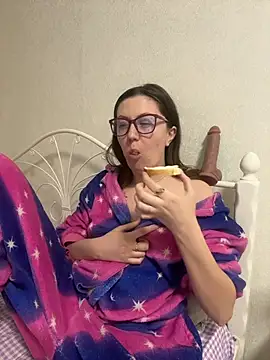 BeatriceTender online show from March 15, 7:20 pm