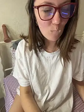 BeatriceTender online show from April 15, 6:04 pm