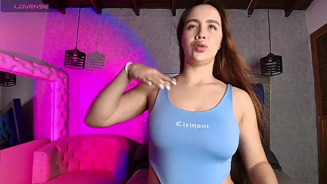 Taiissa  online show from July 11, 8:55 pm