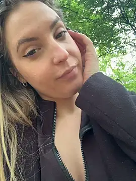 Snapshot of LiliMorganxxx chatting on April 28, 10:31 am LiliMorganxxx online show from April 28, 10:31 am
