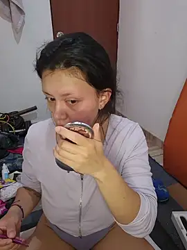 Snapshot of lombarlana-89 chatting on February 10, 12:31 pm lombarlana-89 online show from February 10, 12:31 pm