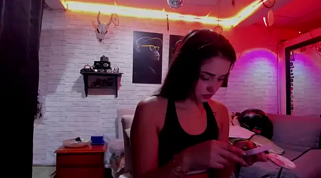 Kimmymadison- online show from January 17, 2:39 am