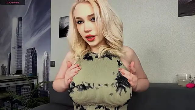 Snapshot of AsteriaHamel chatting on January 18, 2:04 am AsteriaHamel online show from January 18, 2:04 am