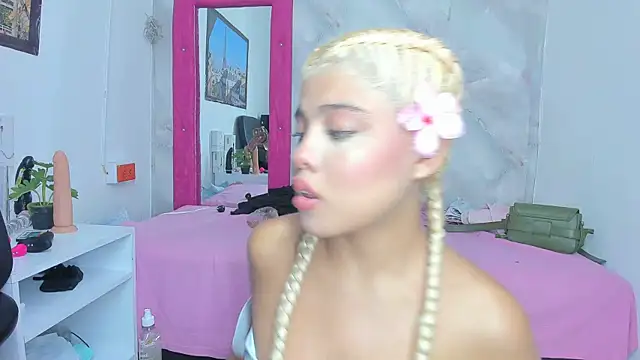 sofiacastillo01 online show from June 21, 1:35 pm