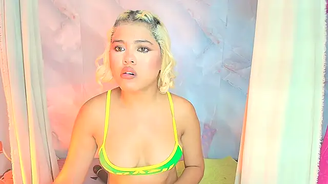 sofiacastillo01 online show from July 18, 1:37 pm