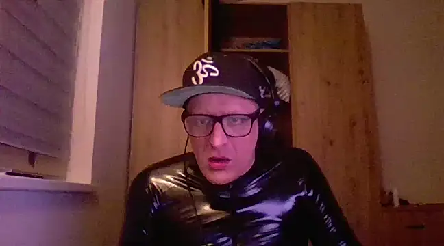 Bigthroaterboy online show from February 11, 8:10 pm