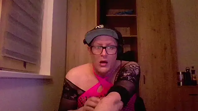 Bigthroaterboy online show from February 14, 11:53 pm