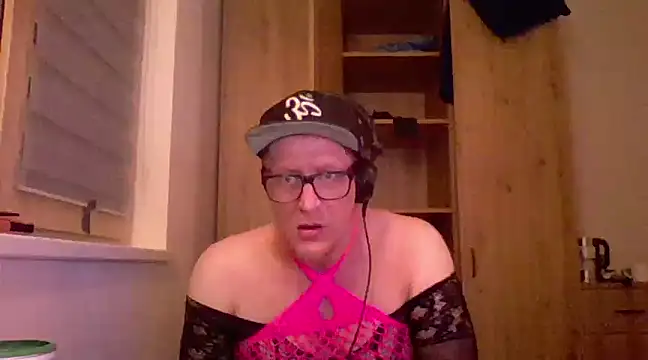 Bigthroaterboy online show from March 1, 5:09 am