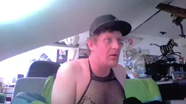 Bigthroaterboy online show from May 9, 5:12 am