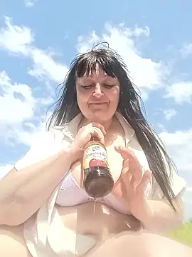 Snapshot of Women-pleasures chatting on June 12, 11:09 am Women-pleasures online show from June 12, 11:09 am