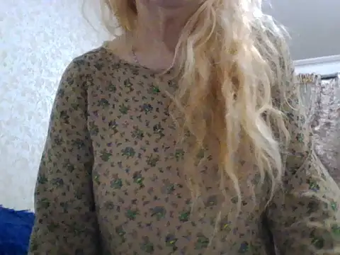 CarlyTreat online show from December 1, 3:06 pm