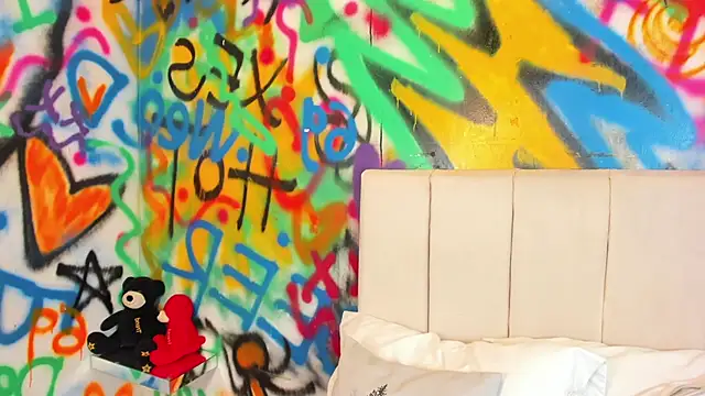 Liana Bernocchi online show from February 23, 8:50 pm