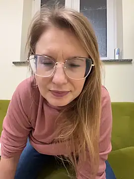 Snapshot of Vanilladreams chatting on February 21, 5:36 pm Vanilladreams online show from February 21, 5:36 pm