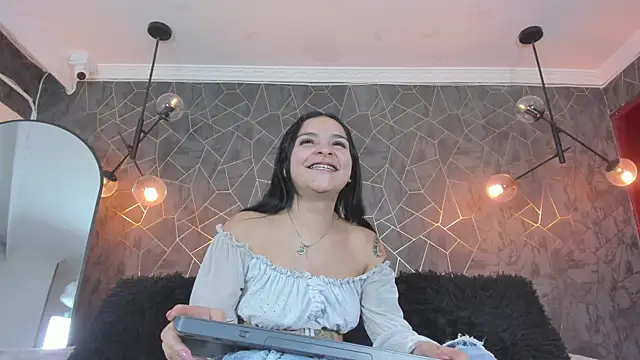 leigh-angels online show from June 3, 10:15 pm