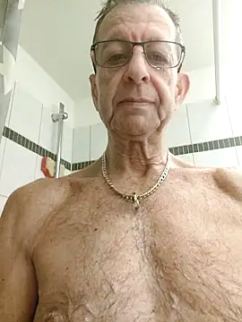 Snapshot of Jossi15 chatting on January 6, 5:49 pm Jossi15 online show from January 6, 5:49 pm