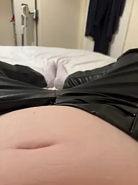 Snapshot of curvygirll2 chatting on January 26, 6:06 pm curvygirll2 online show from January 26, 6:06 pm