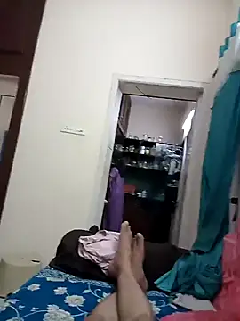 AUNTY1984 online show from May 8, 3:39 pm