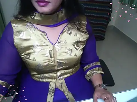 Arushisingh8888 online show from October 29, 1:13 pm