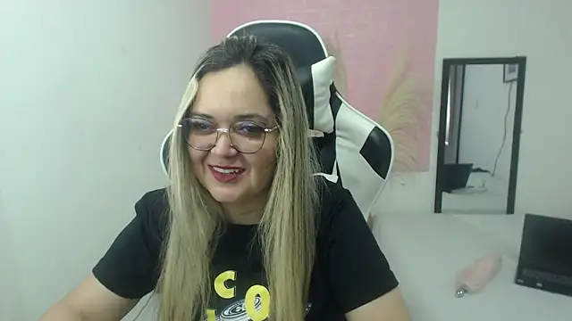 Snapshot of samy_vsn chatting on June 20, 10:01 pm samy vsn online show from June 20, 10:01 pm