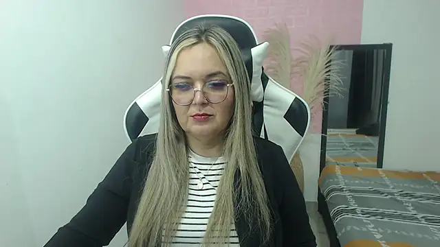 Snapshot of samy_vsn chatting on July 14, 11:43 pm samy vsn online show from July 14, 11:43 pm