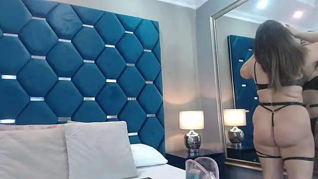 ThaniaJones online show from April 1, 11:55 am