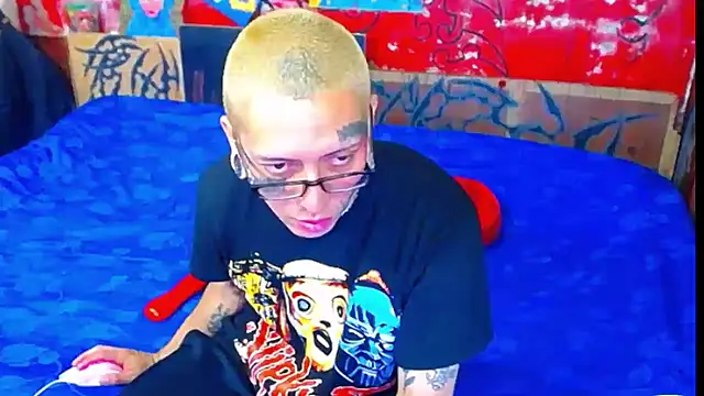 deivid estrada online show from November 25, 4:07 pm