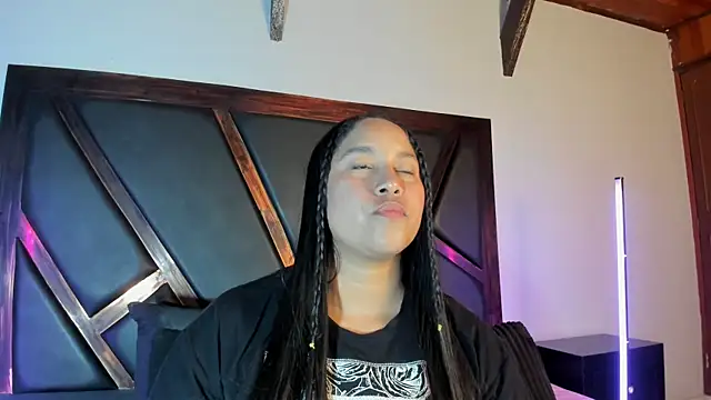 EmiliWilliams online show from March 8, 9:18 pm