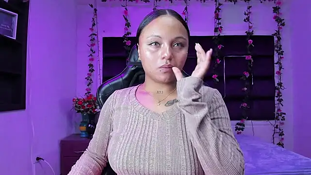 sweelanna   online show from December 17, 1:55 am