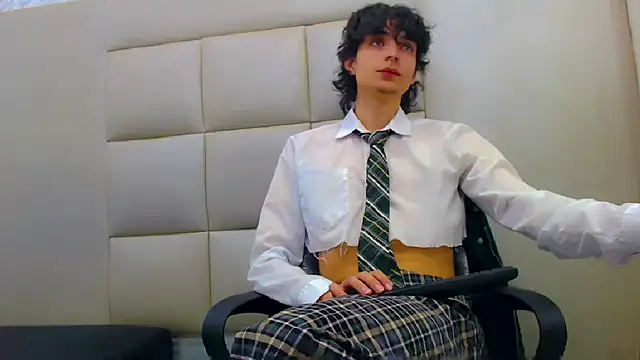 Snapshot of Sr_BonnyEthan chatting on February 12, 12:44 pm Sr BonnyEthan online show from February 12, 12:44 pm