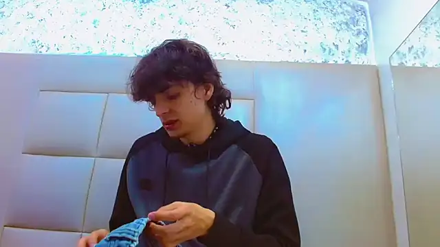 Snapshot of Sr_BonnyEthan chatting on February 17, 1:07 pm Sr BonnyEthan online show from February 17, 1:07 pm