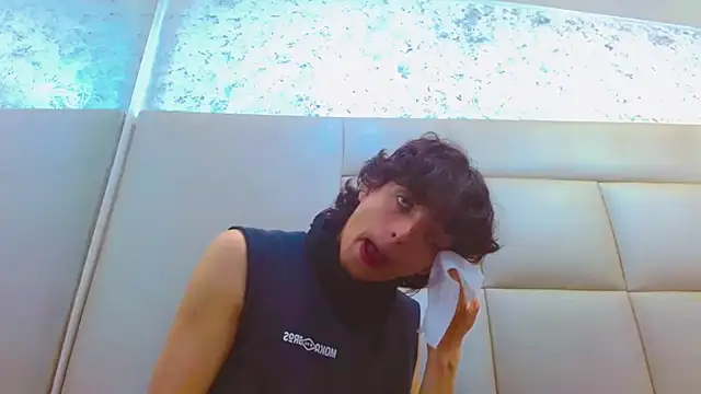 Snapshot of Sr_BonnyEthan chatting on February 18, 12:56 pm Sr BonnyEthan online show from February 18, 12:56 pm