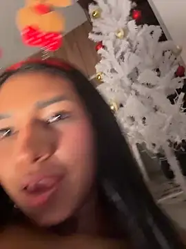 Snapshot of Barbiebrunette_ chatting on December 16, 7:24 am Barbiebrunette online show from December 16, 7:24 am