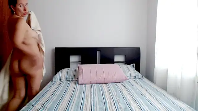 emely sexx20 online show from December 15, 2:32 pm