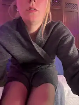 selenaluvv online show from March 25, 4:02 pm