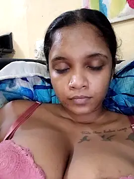 Indianqueen03 online show from April 6, 7:15 pm