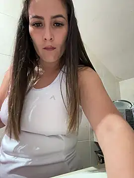 Snapshot of Rousse92 chatting on January 18, 8:45 pm Rousse92 online show from January 18, 8:45 pm