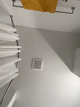 Snapshot of Your_Paris chatting on February 4, 10:15 pm Your Paris online show from February 4, 10:15 pm