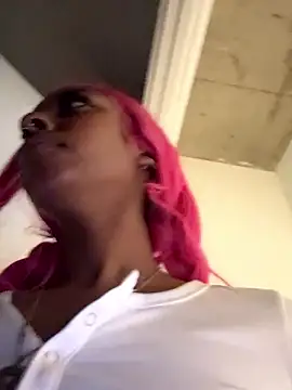 Snapshot of Your_Paris chatting on February 12, 4:40 am Your Paris online show from February 12, 4:40 am