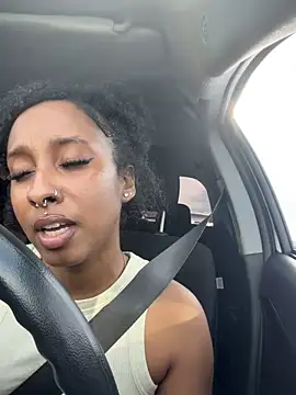 Snapshot of Your_Paris chatting on February 15, 8:05 pm Your Paris online show from February 15, 8:05 pm