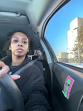 Snapshot of Your_Paris chatting on February 19, 3:30 pm Your Paris online show from February 19, 3:30 pm