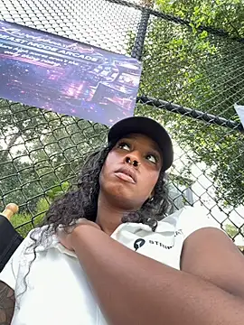 Snapshot of Your_Paris chatting on February 25, 8:29 pm Your Paris online show from February 25, 8:29 pm