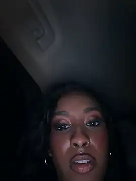 Snapshot of Your_Paris chatting on March 1, 9:11 am Your Paris online show from March 1, 9:11 am