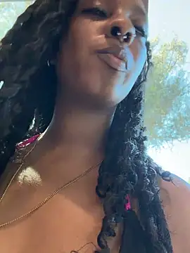 Snapshot of Your_Paris chatting on March 1, 9:17 pm Your Paris online show from March 1, 9:17 pm