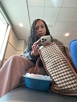 Your Paris online show from April 11, 12:31 pm