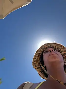 Your Paris online show from April 18, 4:00 pm