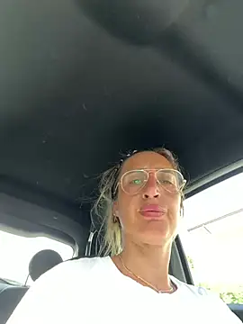 Snapshot of casalinga88 chatting on June 21, 3:58 pm casalinga88 online show from June 21, 3:58 pm