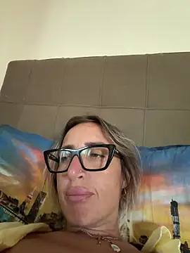 Snapshot of casalinga88 chatting on June 28, 4:13 pm casalinga88 online show from June 28, 4:13 pm