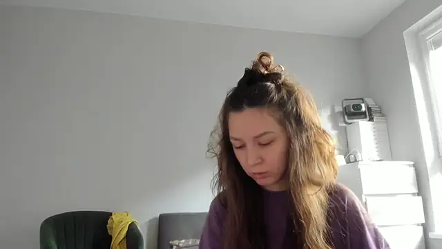 Adela Vetta online show from April 18, 8:40 am