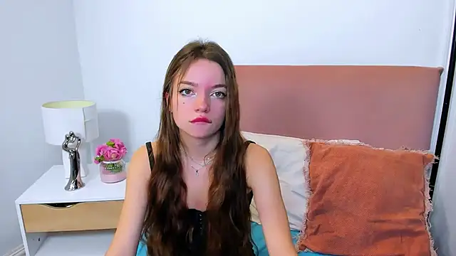 Snapshot of GraceLips chatting on February 21, 6:29 am GraceLips online show from February 21, 6:29 am